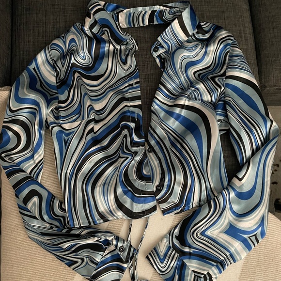 Open Back Crop Blouse - Picture 2 of 3